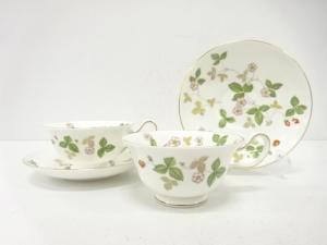WEDGWOOD　ウェッジウッド　ワイルドストロベリー　ティーカップ＆ソーサーペア　洋食器